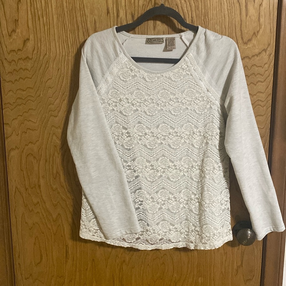 Art & Soul Large cotton blend shirt with lace and pearls beautiful cream color